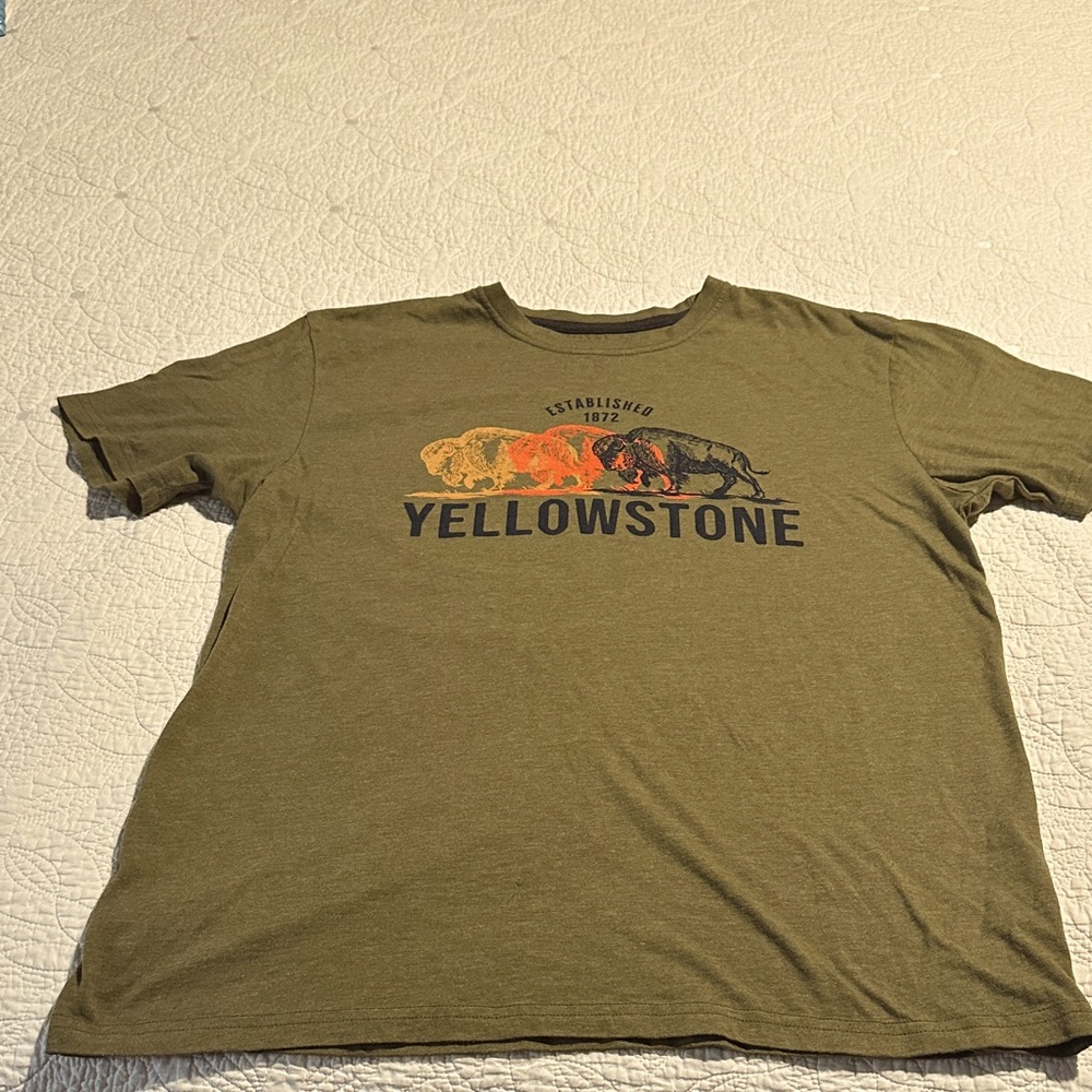 NWOT Yellowstone tshirt